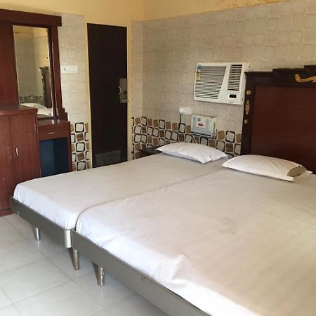 Hotel Maa Kamakhya ปูรี ภายนอก รูปภาพ